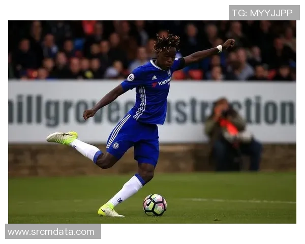 17号英超足球明星的辉煌历程与赛场传奇故事揭秘