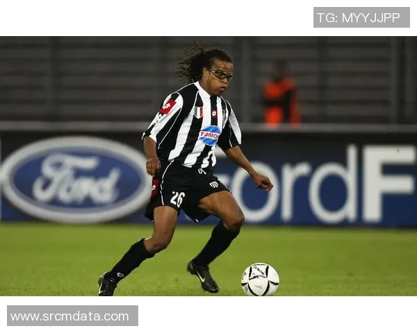 中锋足球明星盘点及其在足球历史上的影响力分析 中锋足球明星盘点及其在足球历史上的影响力分析