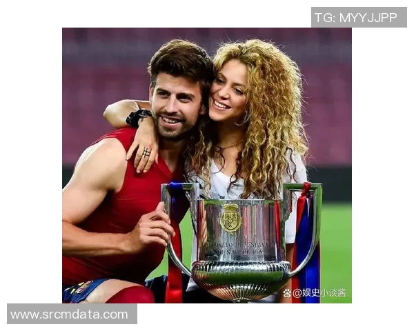 国外足球明星街头出行引发粉丝围观视频记录精彩瞬间